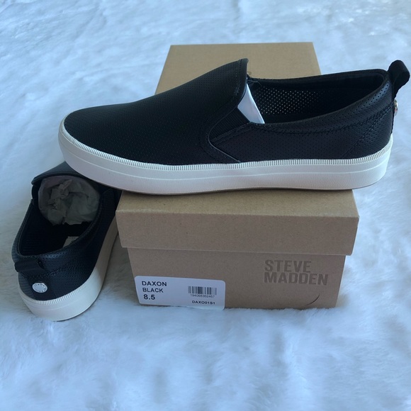 Steve Madden Daxon Sneaker - Picture 7 of 9